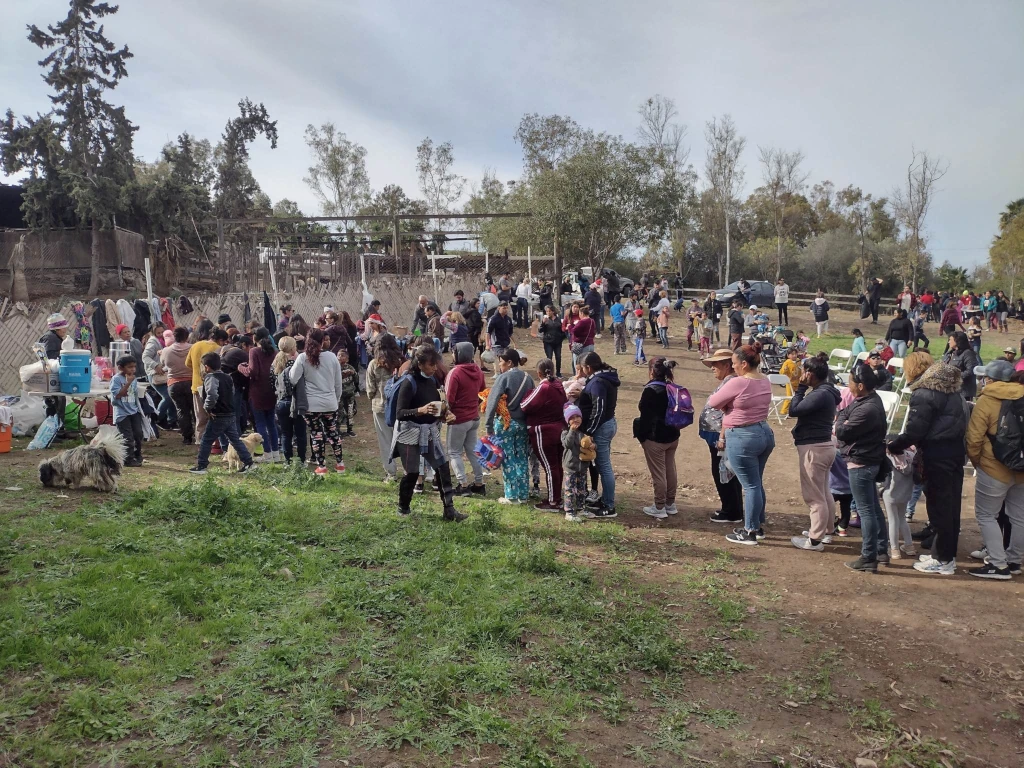 A very long line of people waiting to get food from Jason.